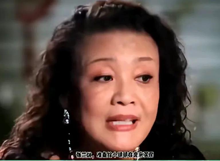 张兰说想给小玥玥在北京买房。但房子必须写自己的名字。以后可以写上由小玥玥继承。
