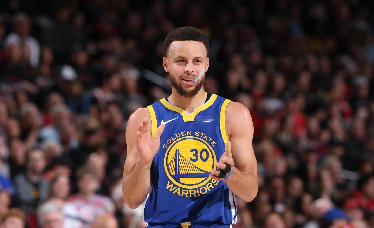 穆迪是库里最好的支持者，勇士战没有爱德华兹的森林狼，又成为原来的“勇三疯”，第三