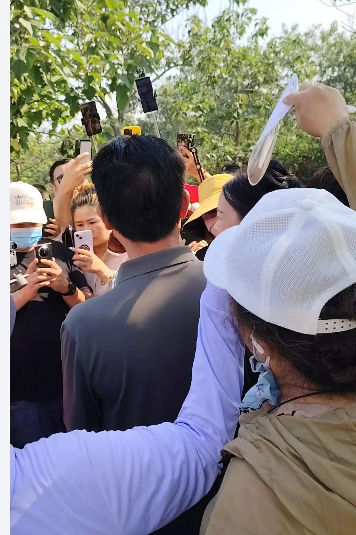 "五年正义支持问心无愧，网络暴力请停止！"

家人们，我必须要说几句！
五年了，