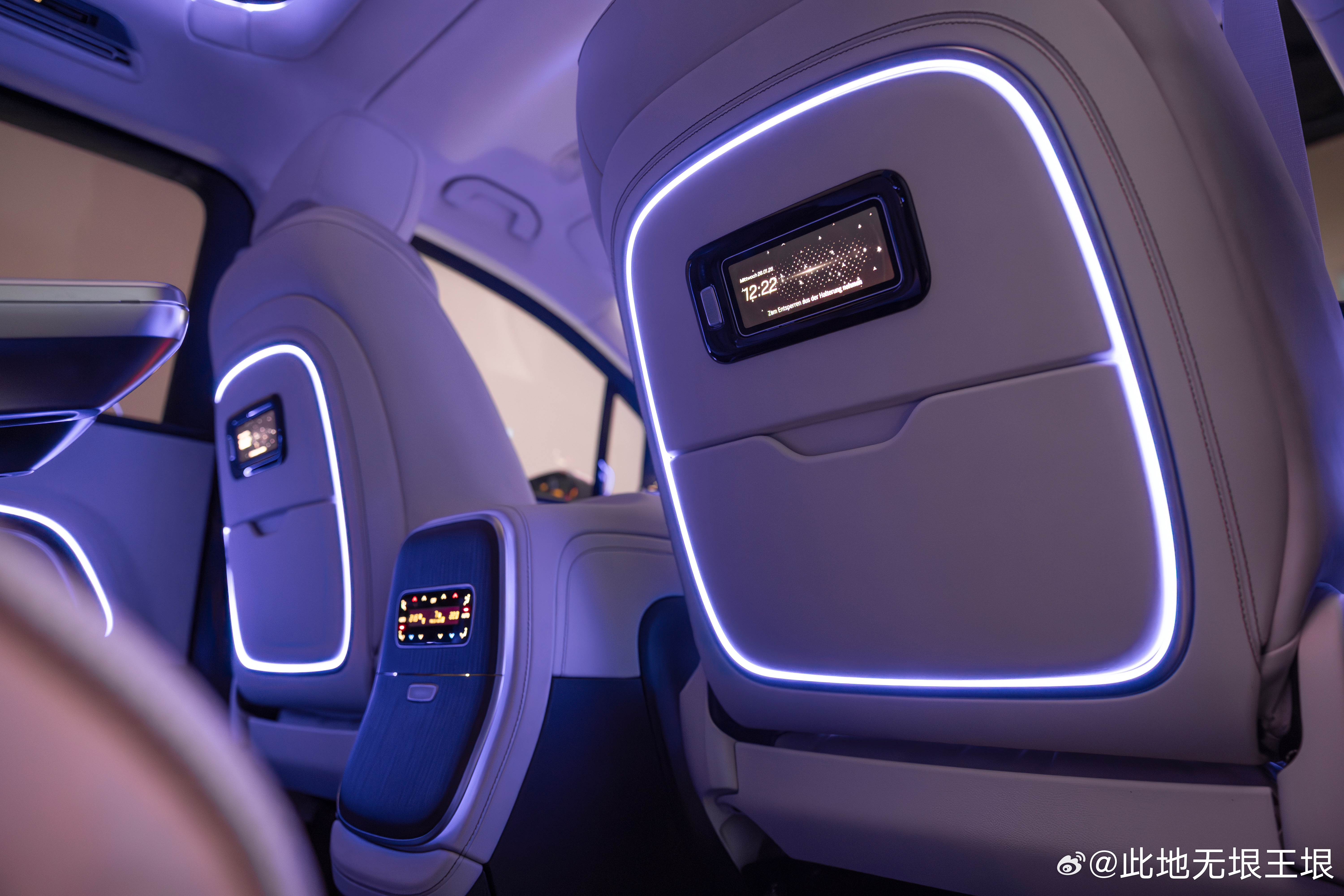 大V聊车 日前，奔驰发布了VLE纯电MPV，VLE之名来自Vehicle-to-