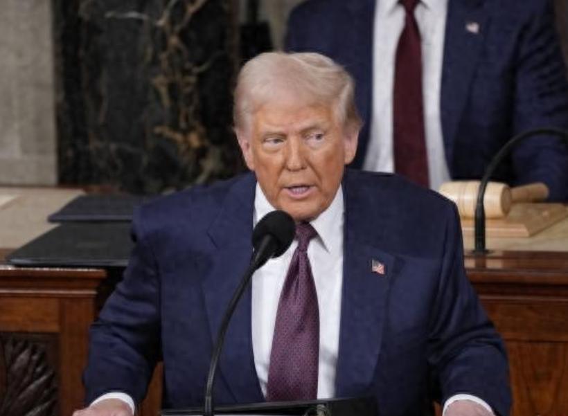 就在刚刚

特朗普发文:“在过去几个小时里，美国军方完成了美国历史上最大胆的搜救