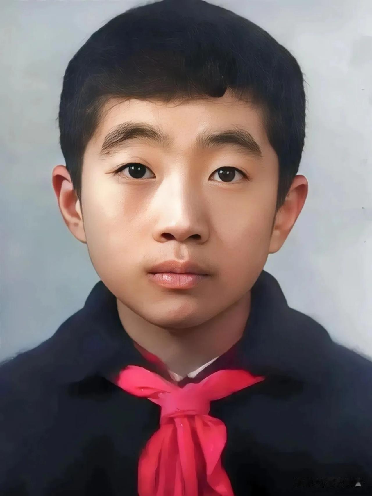 林立果小学毕业时，留下了这一张照片
1959年，林立果小学毕业时，留下了这一张照