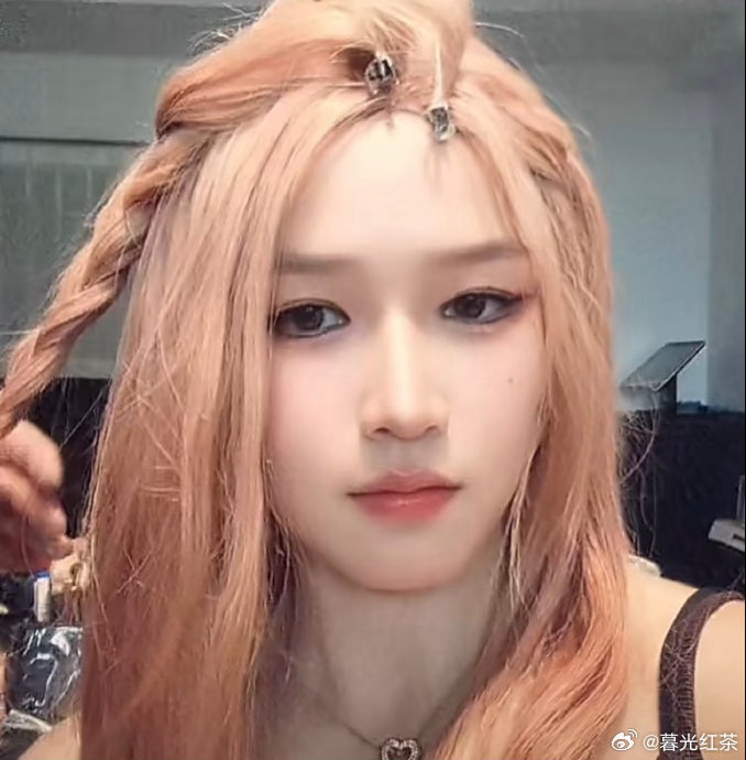 让对手看这张甜妹脸蛋，估计能产生错觉：上一秒打败她轻松拿捏，下一秒看见她的金腰带