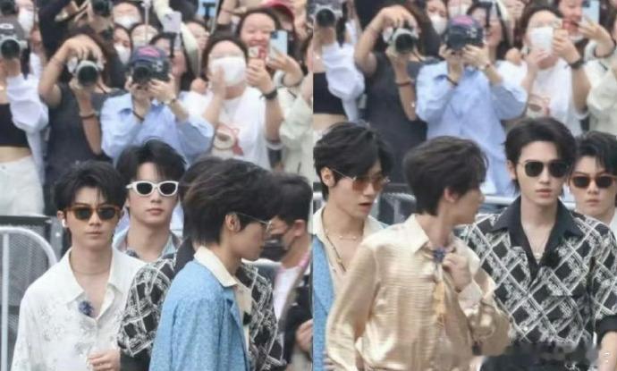 时代少年团全员港风look时代少年团港风感 时代少年团解锁港风新风格！全员复古造