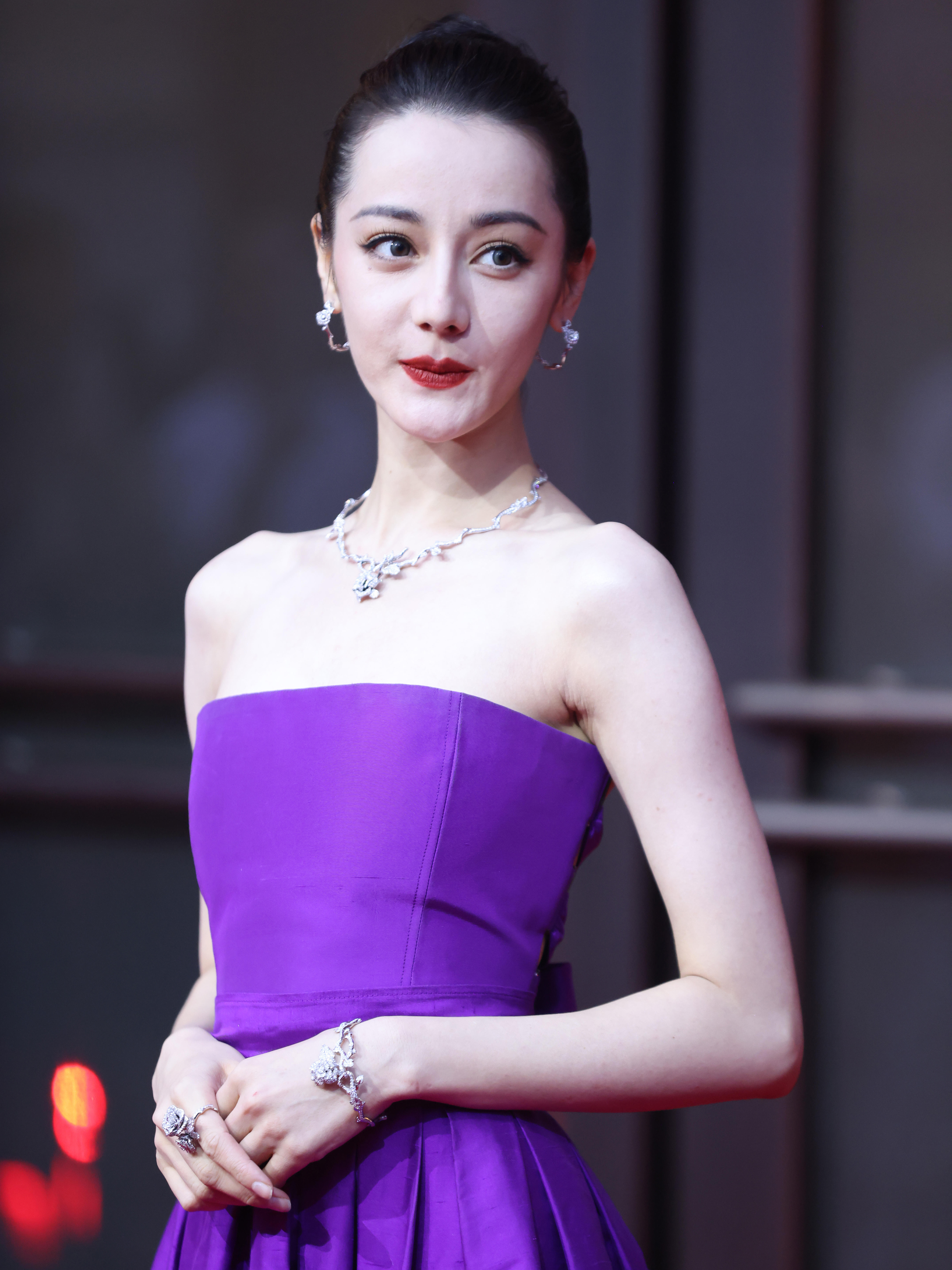 迪丽热巴生图从不失手，性感高贵气场全开！ ​​​