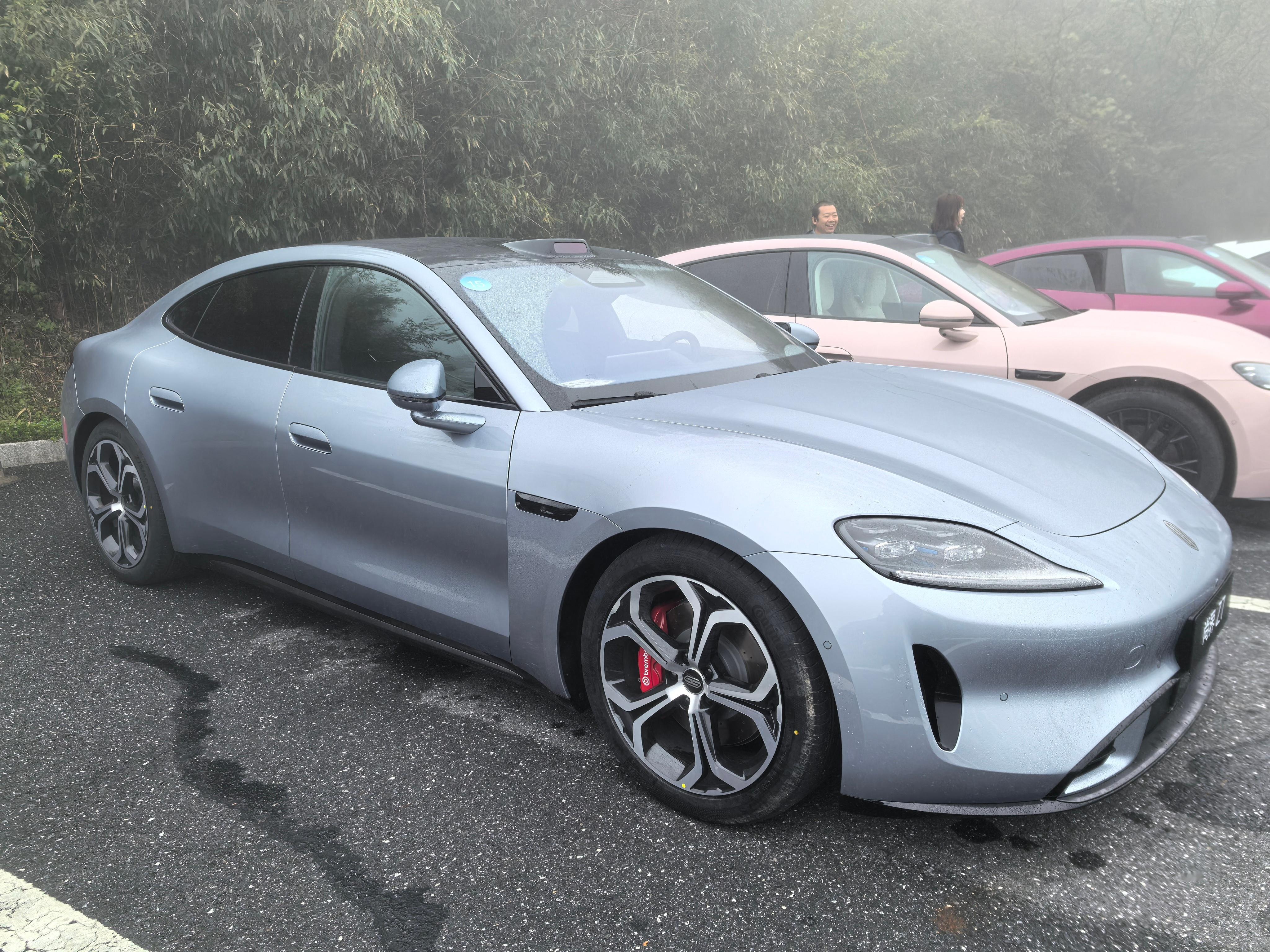 尚界z7 选择困难了之前订单下的蓝色，实车感觉银色更好看，远山青绿也不错，Z7T