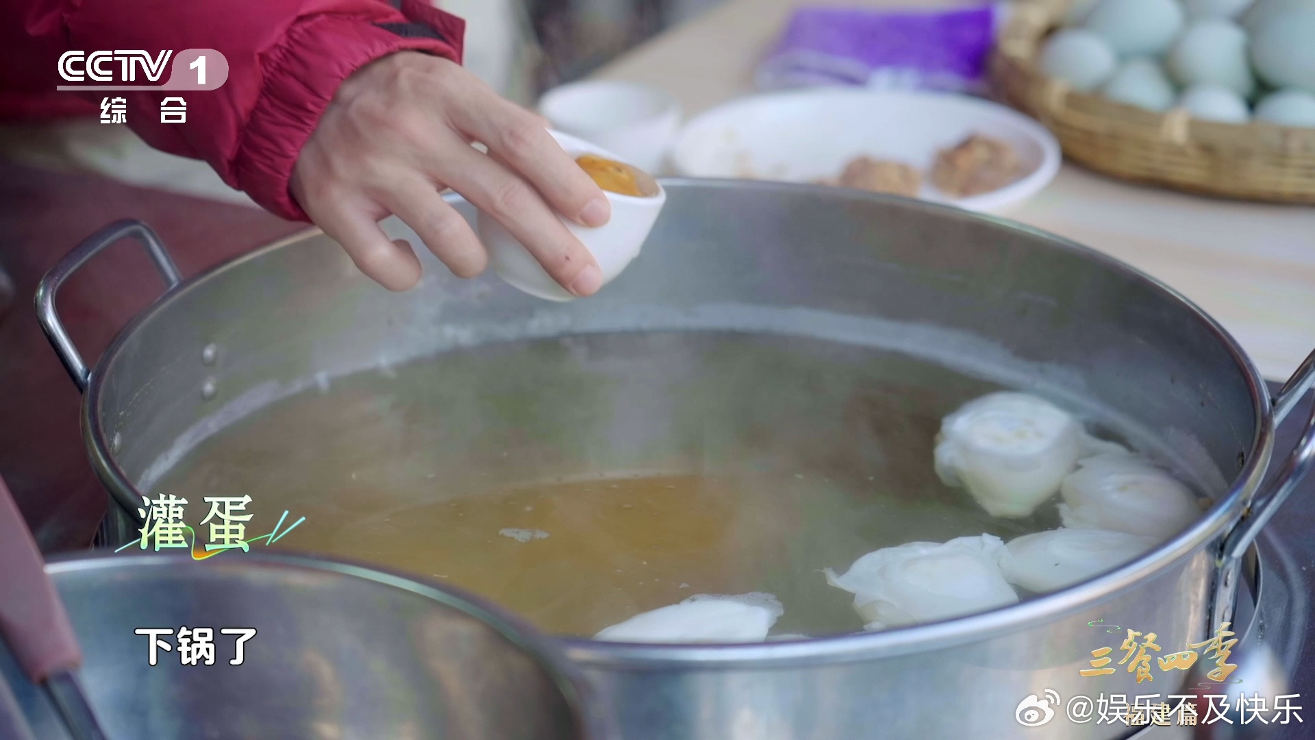 没想到鸭蛋还能这么吃 这道菜绝对是神仙级别的美食，肉和蛋完美结合，口感丰富，每一
