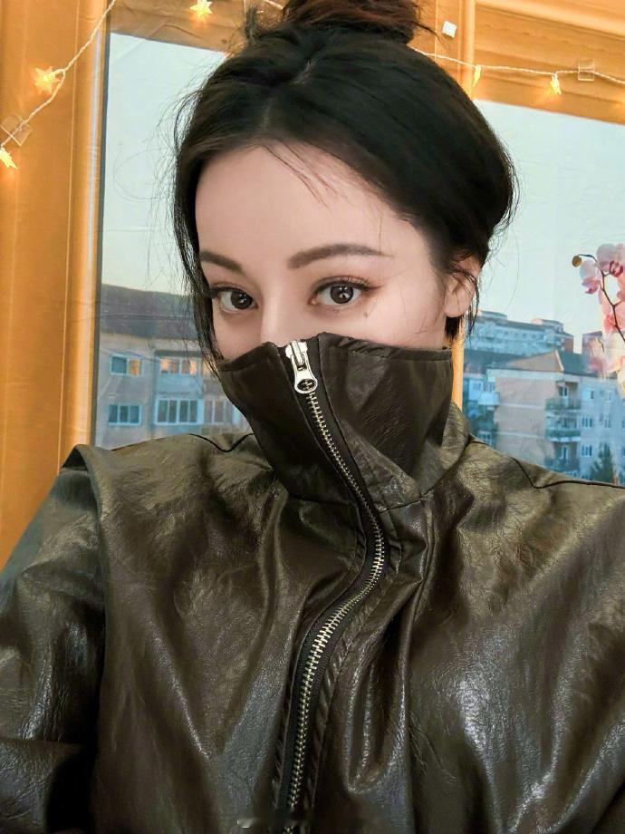 迪丽热巴库存真的不多了   迪丽热巴说库存真的不多了 热巴自拍库存发出来了，美得