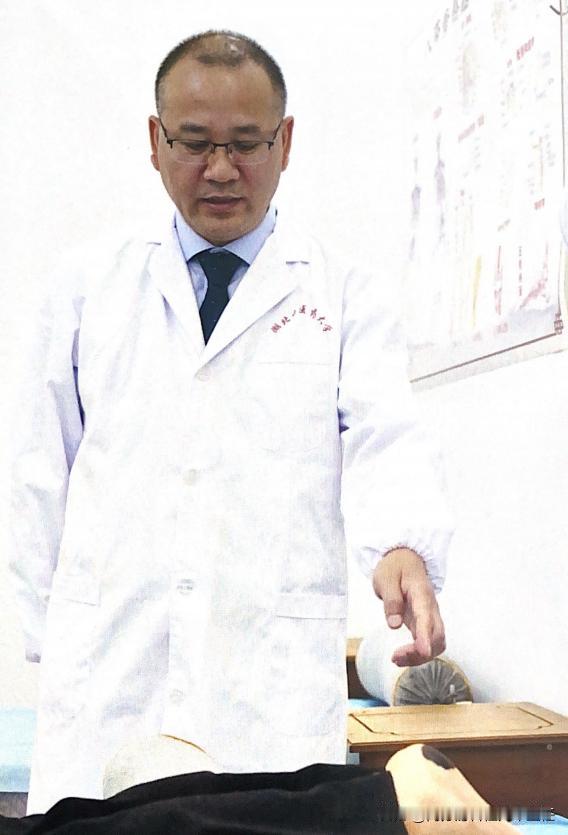 【头汗是肝郁、鼻汗是肺虚、背汗是肾虚！教糖友一招，对症止汗！】
大汗伤津！常常大