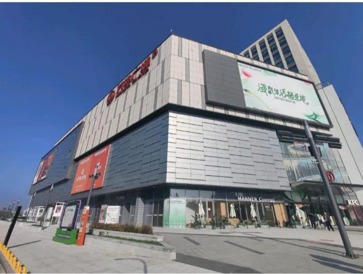 可怜的王健林“一夜愁白了头”，我看着他今天那憔悴的脸庞、与当年叱咤风云意气风发判