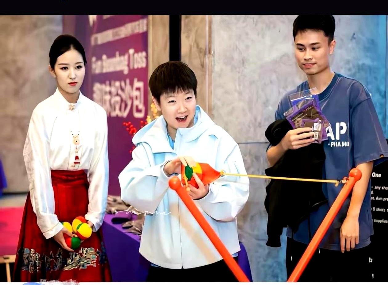 最容易被误读的，不是成绩，是松弛感。
林诗栋2005年生，比孙颖莎更年轻。