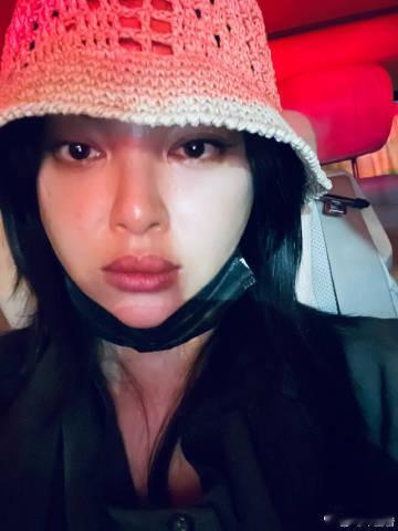 辛芷蕾徐梦桃拥抱名场面火了 活动台下的随性互动意外收获很高热度，辛芷蕾徐梦桃拥抱