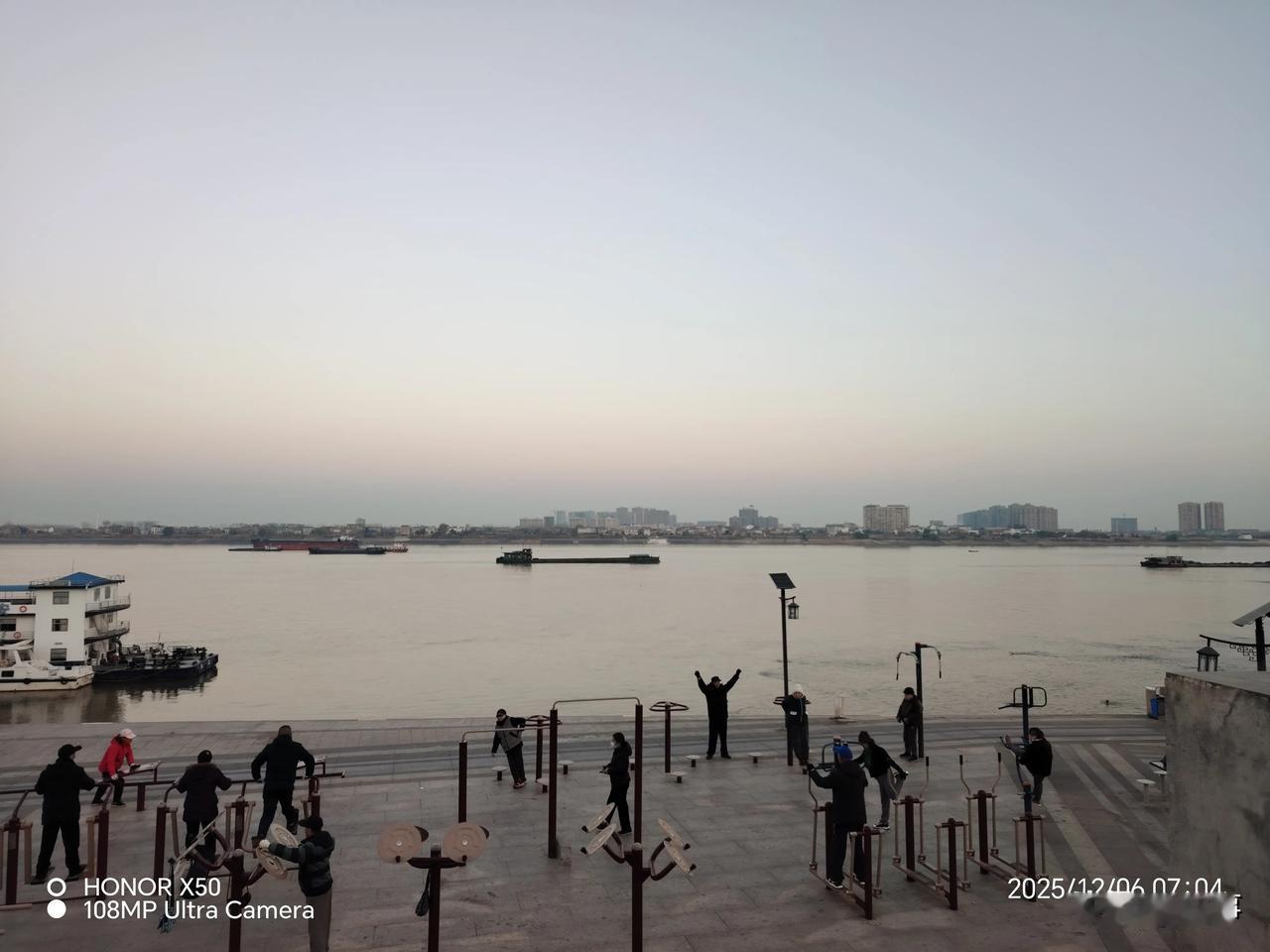 晒图笔记大赛长江岸边晨练