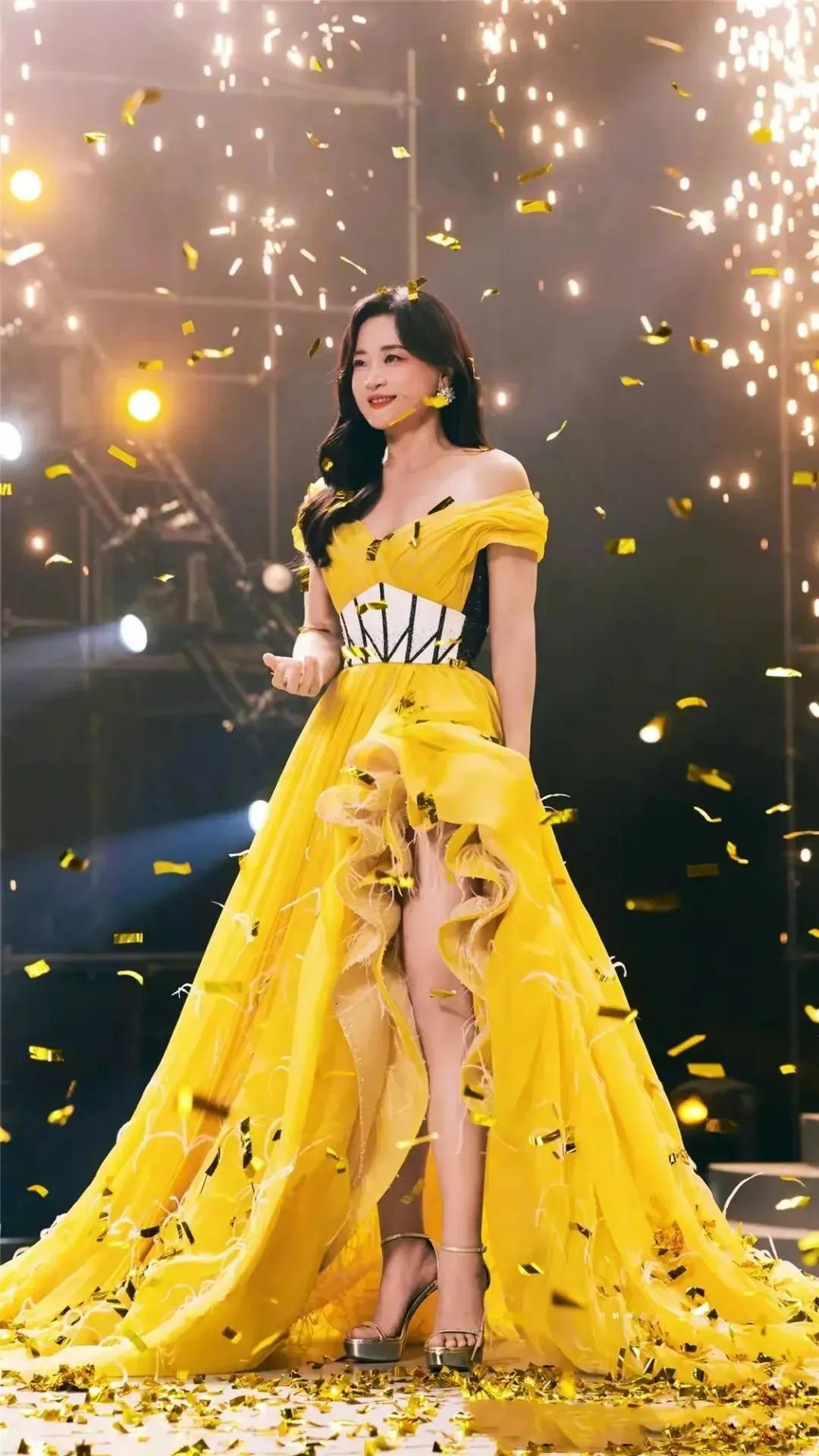 我的天呐！贾玲瘦成了一道闪电，真是太美了！#贾玲太哇塞# #贾玲都变瘦了# #贾