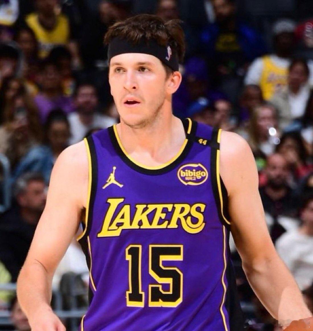 雷迪克谈到里夫斯手感不佳：“他扛着我们战斗了六周，让人筋疲力尽，他一直坚持战斗，