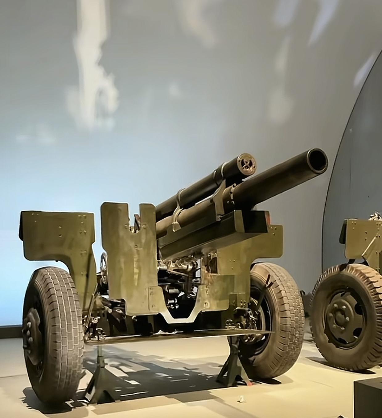 美制m2a1式105毫米榴弹炮，美国人一共给了国民党军400多门。仅1947年1