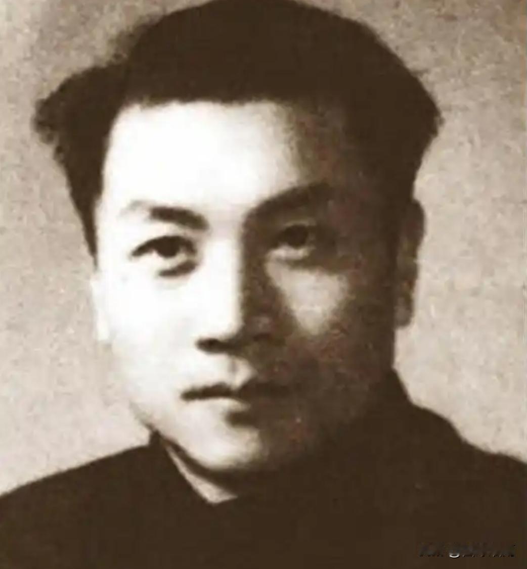 1944年，一名地下党因叛徒出卖不幸被捕，被敌人关进监狱后，战友撕下衣袖拧成绳子