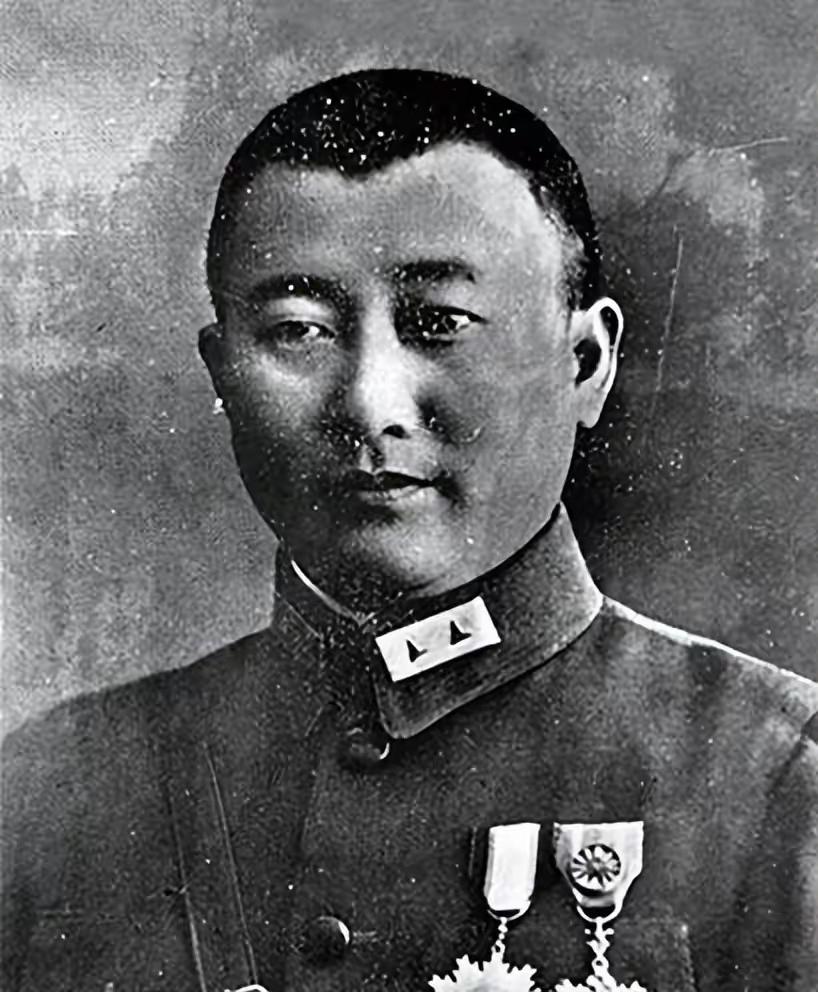 1948年，刘戡眼见兵败已成定局，他拿出了信封，分别给妻子和堂弟写下了家书，命令