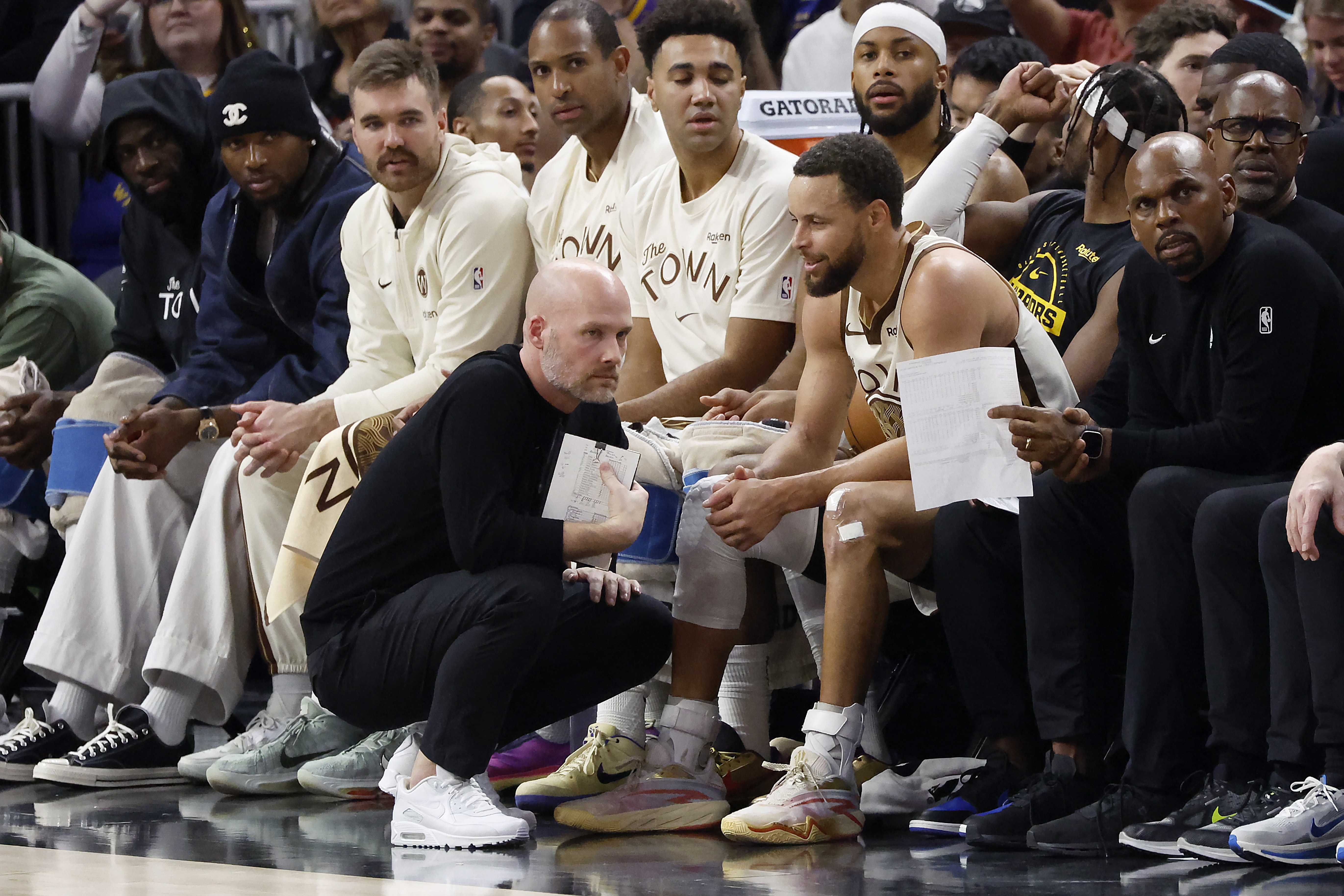 Slater：库里的膝盖伤势在明尼苏达时加重 他也不知道多会儿复出