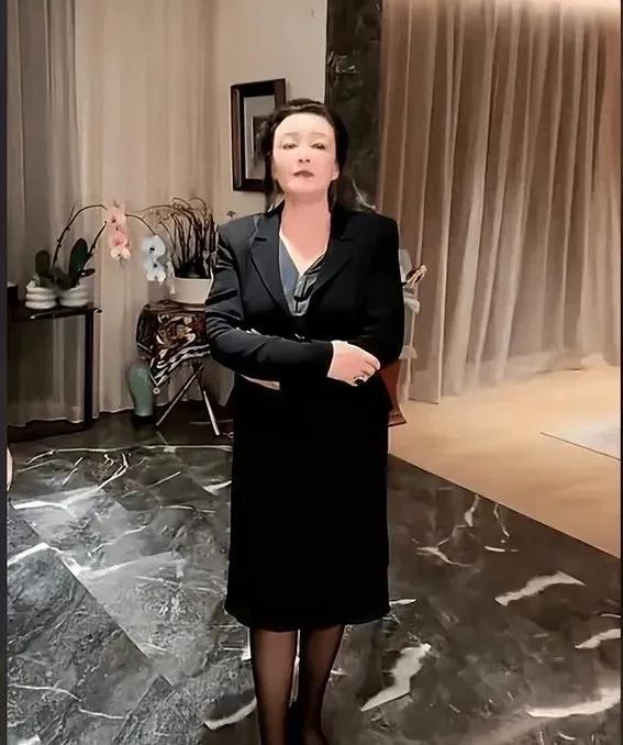 近日兰姐发布＂此舟已过万重山＂，汪小菲：＂乌云遮不住太阳，邪恶终将被打倒＂！有知