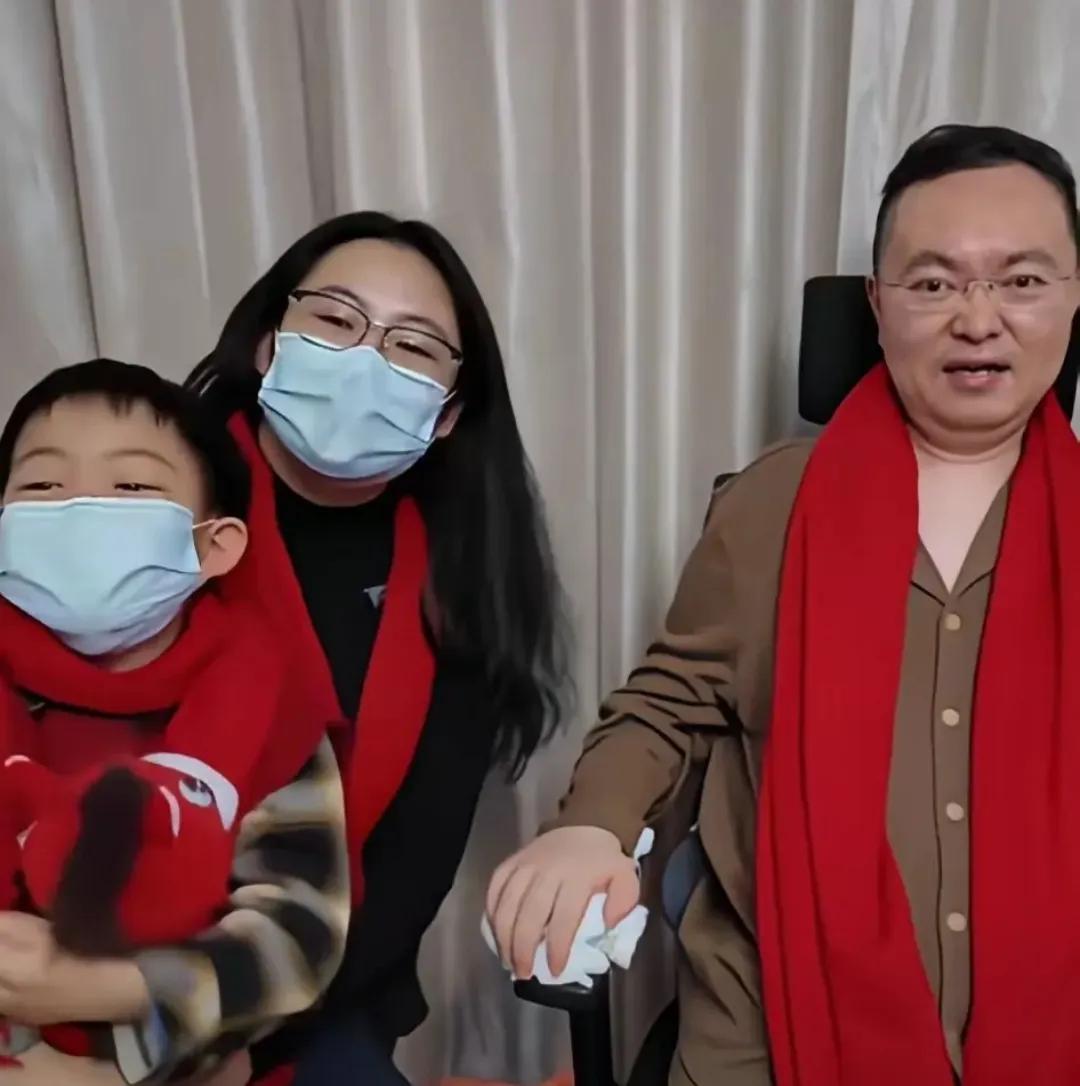 蔡磊的破冰驿站四年到底赚了多少钱？

蔡磊大家不陌生，渐冻症患者，抗冻英雄，是无