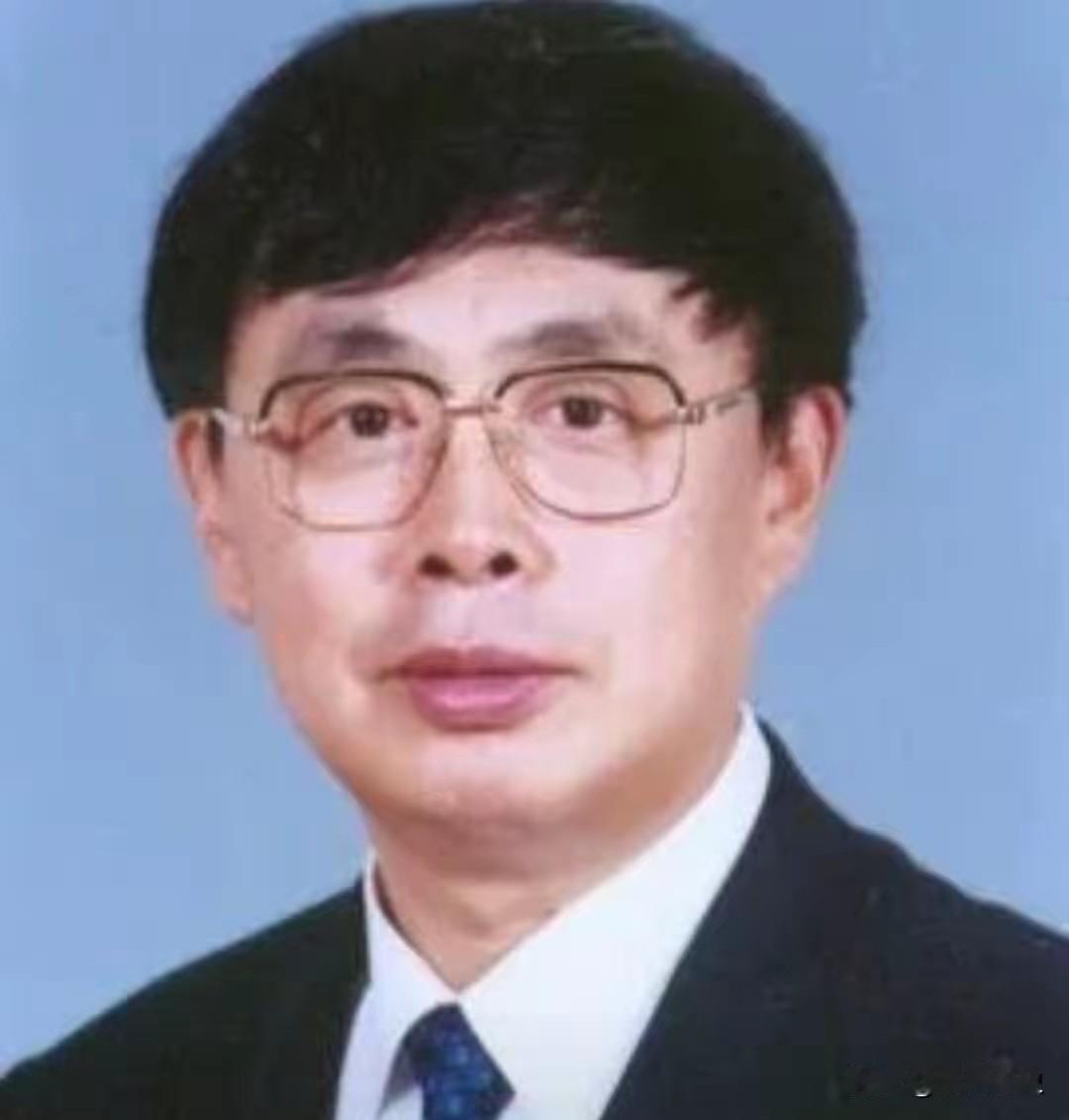 百年风雨昭昭，真理历久弥新。毛泽东思想不是故纸堆的教条，是跨越时代、生生不息的精