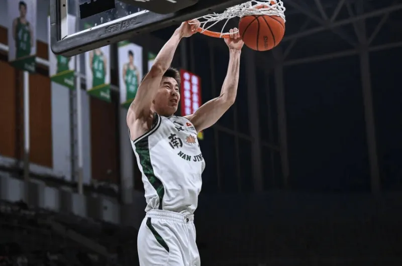 南京官方：郭昊文赛后经检查为踝关节扭伤，预计休战2周左右