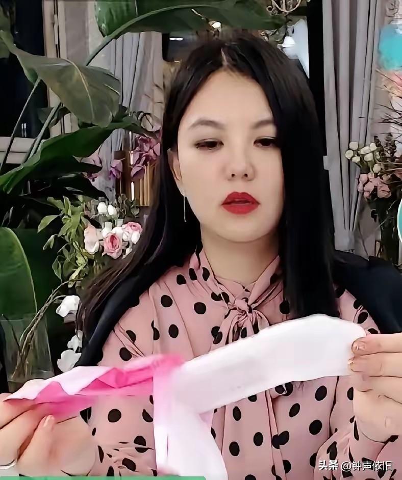 这款妇女用品由富婆李湘直播代言。厂家选错人了，如果能换唐某某代言，产品一定卖得火