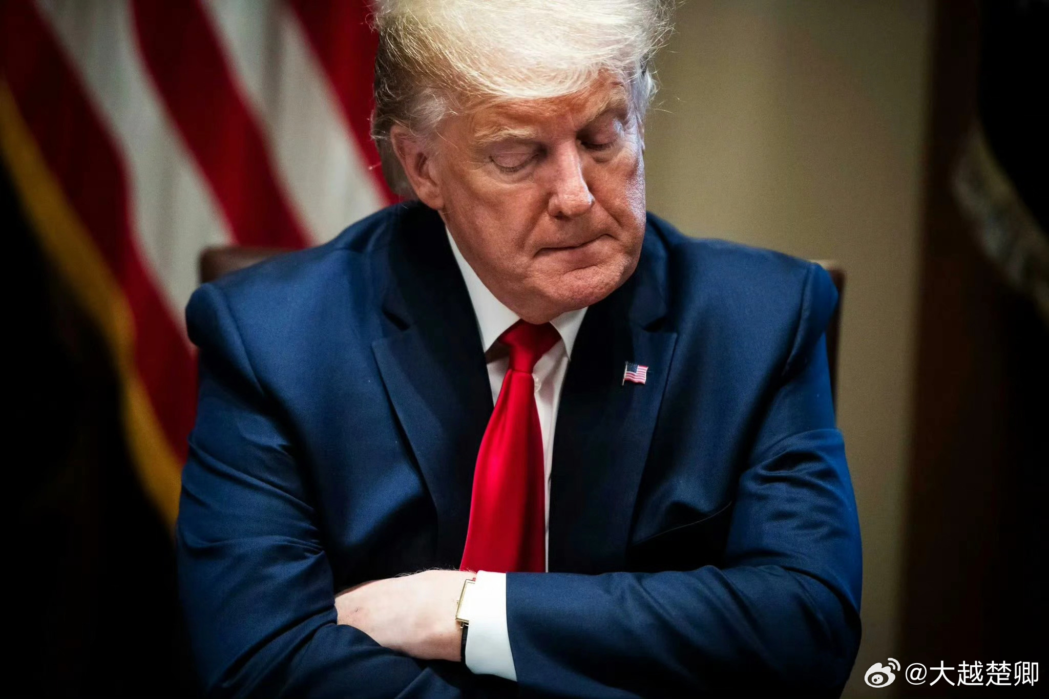 英媒锐评说，若特朗普打击伊朗旨在拉升其国内支持率，那战争持久化只能适得其反。 