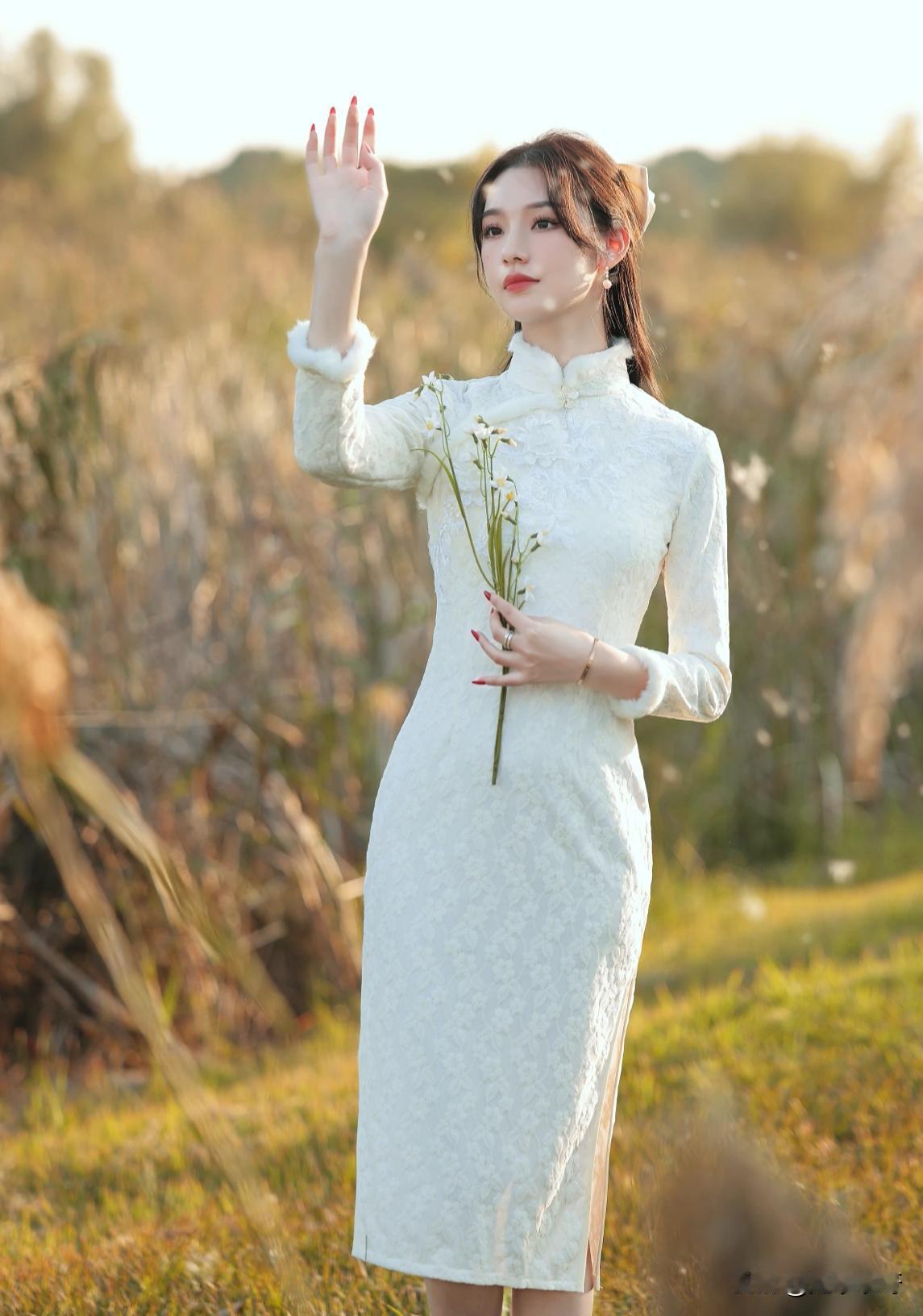 芦苇地旗袍女神美照