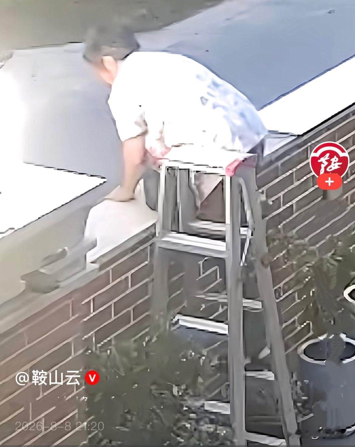 我的天啊，这外婆……
近日，广西一位84 岁高龄的外婆早起准备出门，结果家里大门