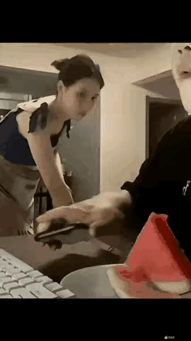 两口子之间的斗智斗勇，都是八百个心眼子，若是不让老婆查手机，问题很严重，不如通过