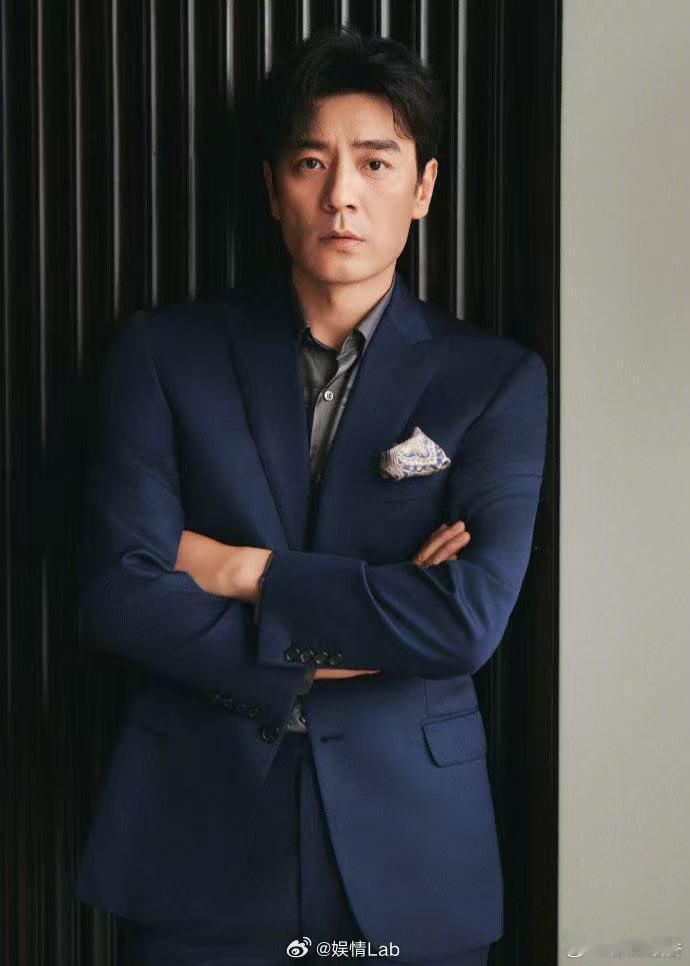 李光洁李光洁磁性低音炮李光洁唱人声鼎沸 舞台灯光之下，李光洁的低音显得格外有感染