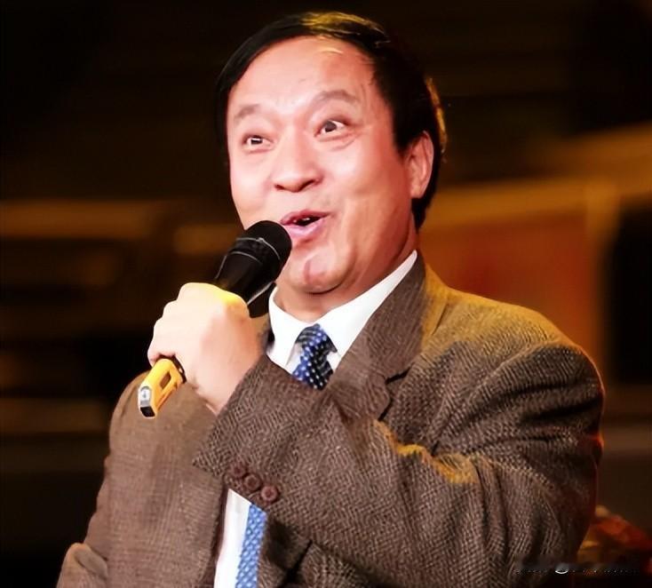 从春晚笑星到“裸捐”老人，牛群这后半生值不值？
1988年春晚，一句“领导，冒号