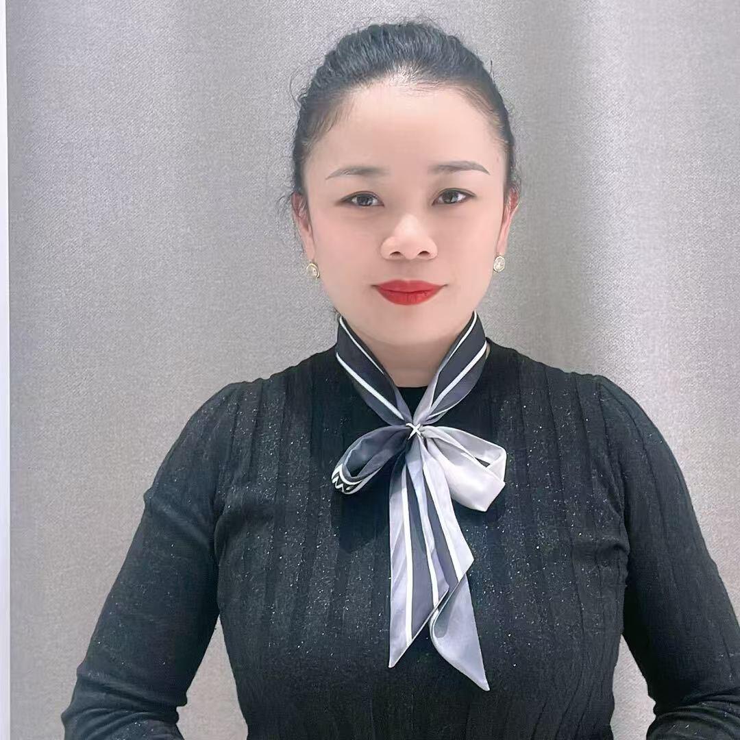 别问我是谁，请与我相恋，我的真心永远都是在的。