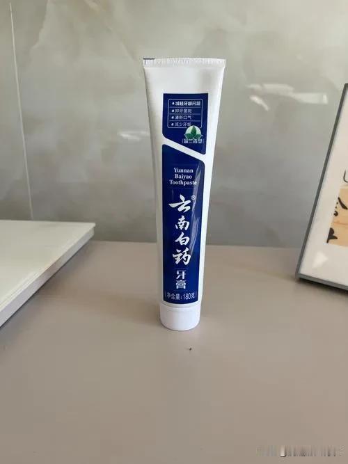 现在超市里两三块钱一支的牙膏没有了。
随便去一家超市，不管大超市还是小超市，10