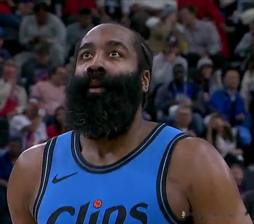 哈登新赛季至今已经有3场比赛得分上35+！！！
客场打凯尔特人：22中9，三分球