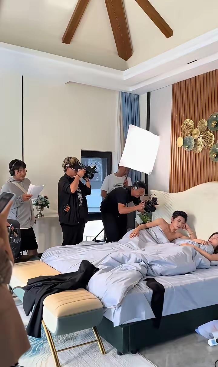 以前以为拍戏很浪漫，没想到是这样的!