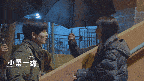 赵今麦教张凌赫涂口红赵今麦教张凌赫涂口红💄赵今麦张凌赫这个CP感太美好了[打c