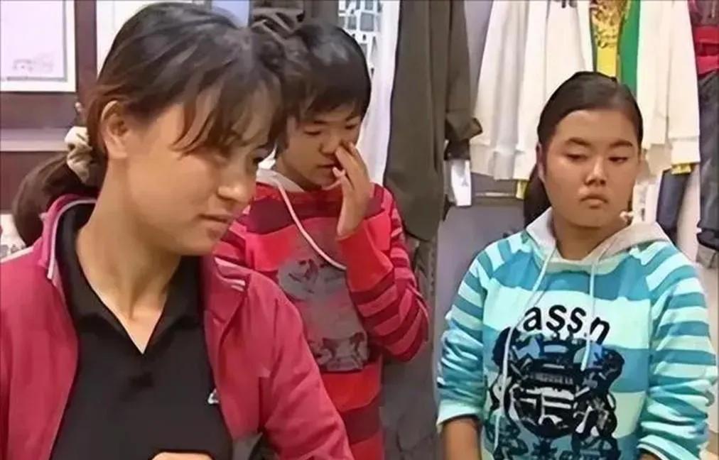 1999年，贵州19岁保姆，无奈带着被雇主遗弃的6岁双胞胎投奔娘家，父亲嫌丢人，