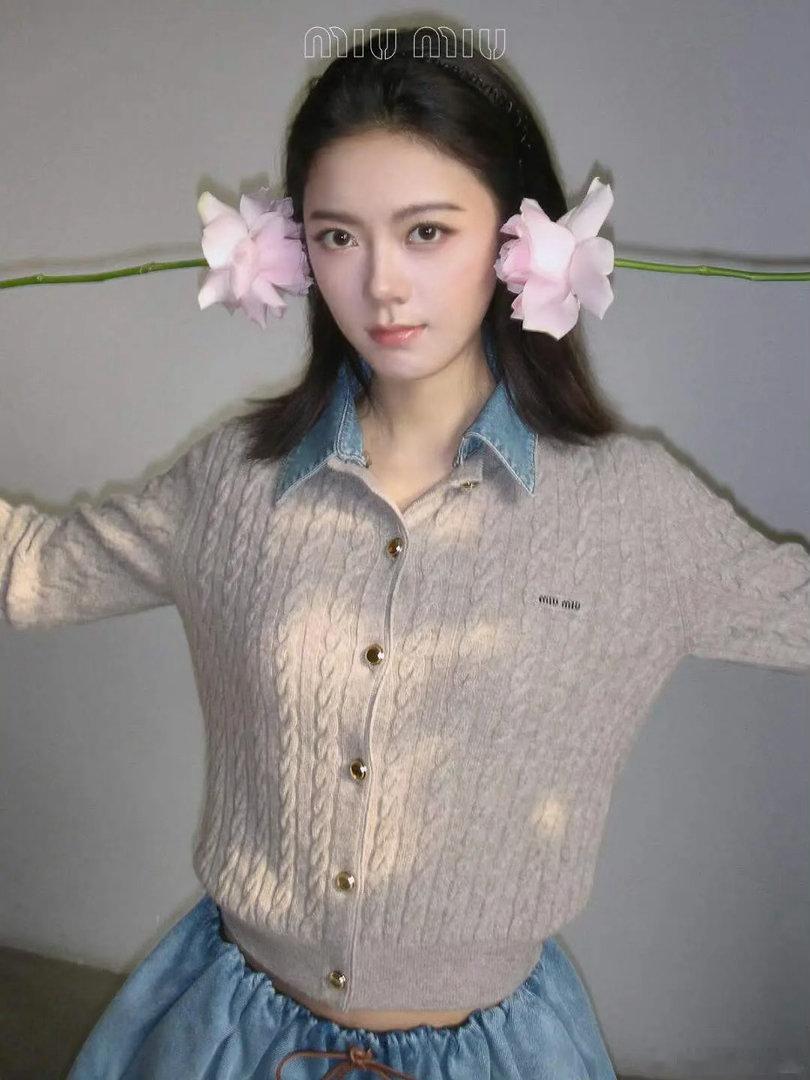 赵今麦✖️miukiu最新推广来袭，看看赵今麦这次又被miu陷害了吗？似乎感觉这