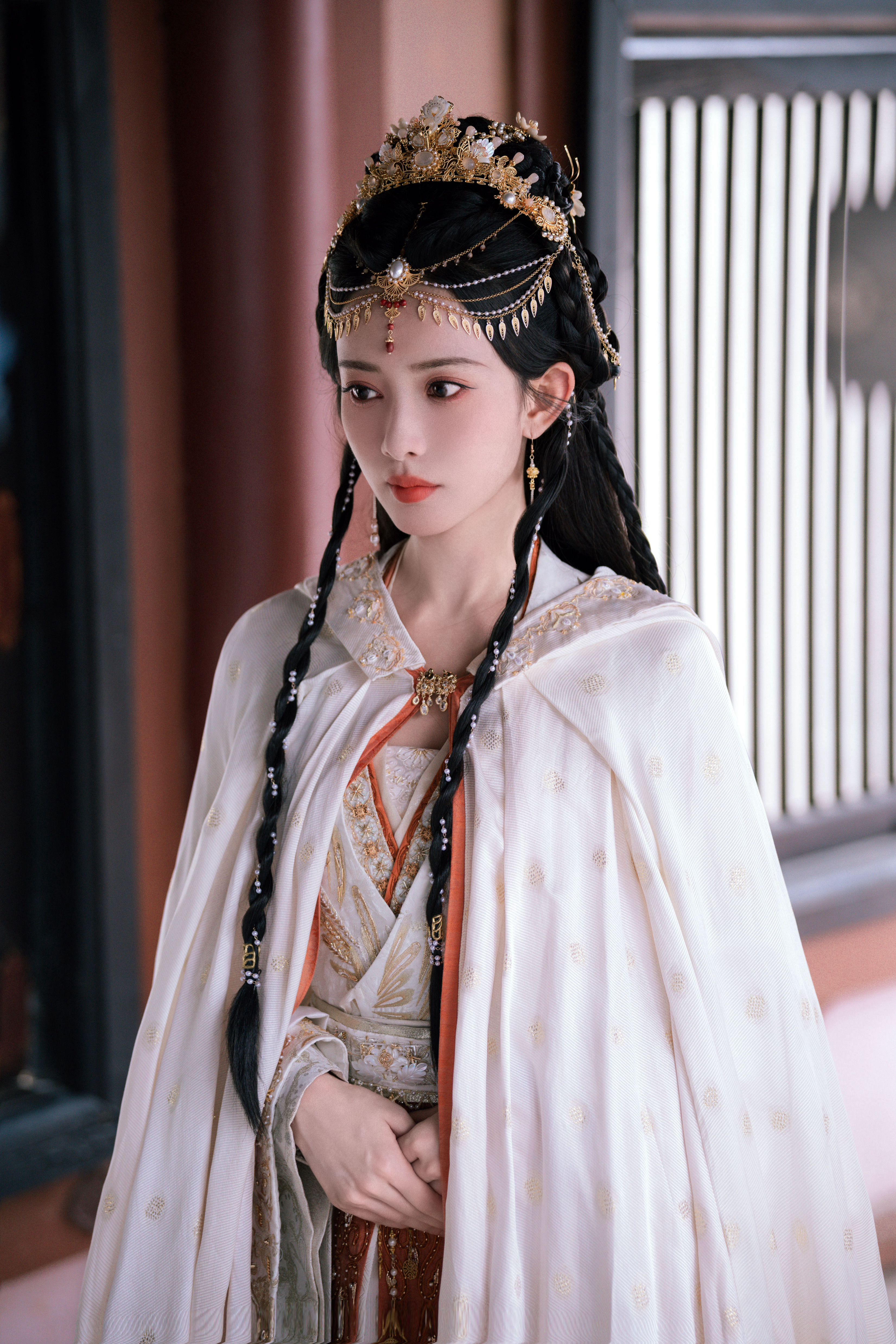 孟子义 《桃花映江山》姜桃花剧照-异族+黄衣+披风 ​​​
