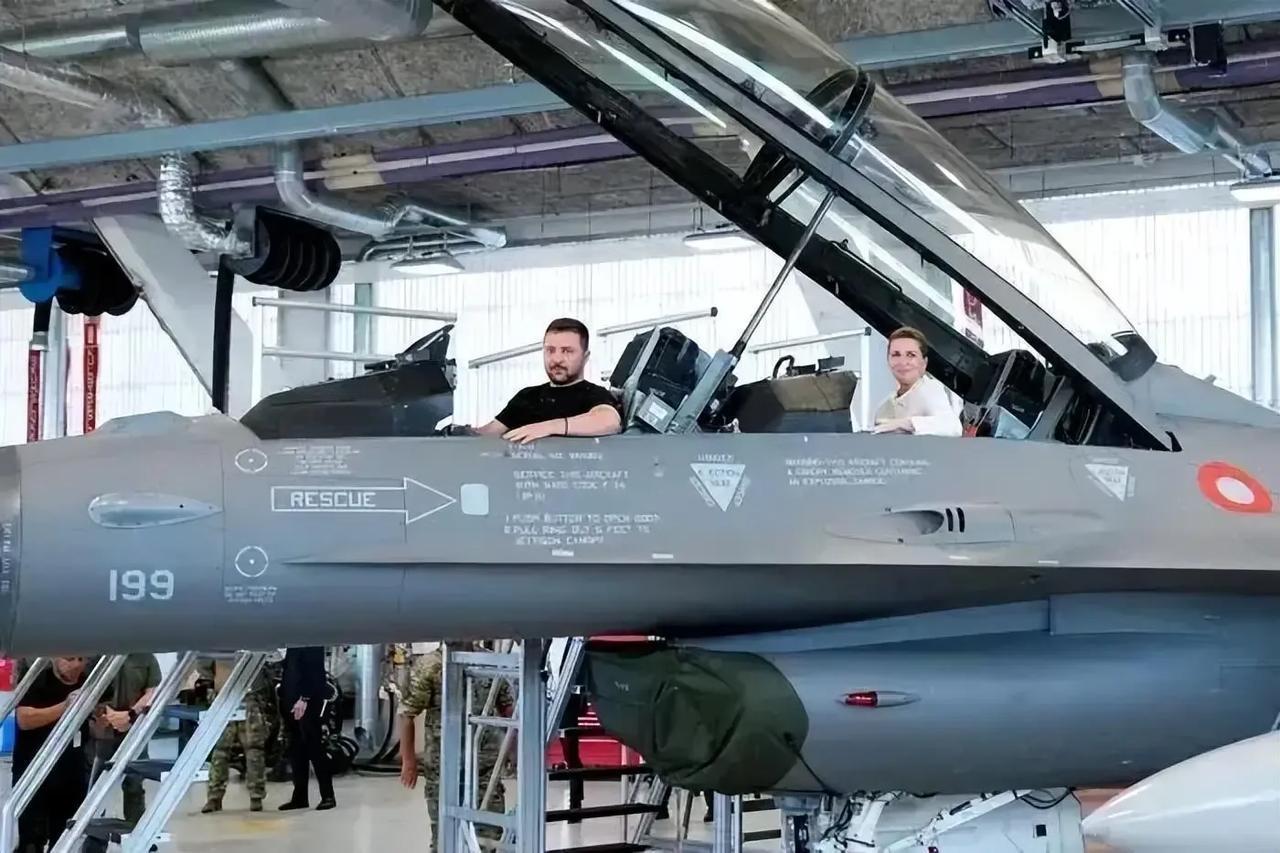 对于最后一把压赌注的f-16ab型战机投入乌克兰战场，其目的有两个，一，吸引俄军