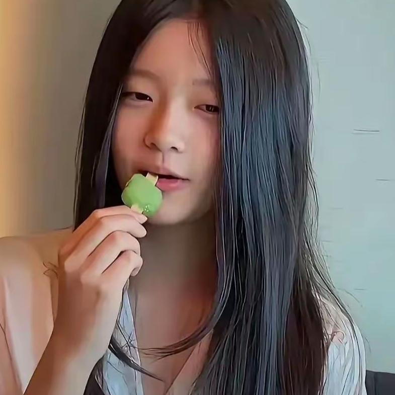 十二岁的玥儿
回到北京过暑假，
最发愁的不是新环境新朋友，而是全新的汉语拼音。