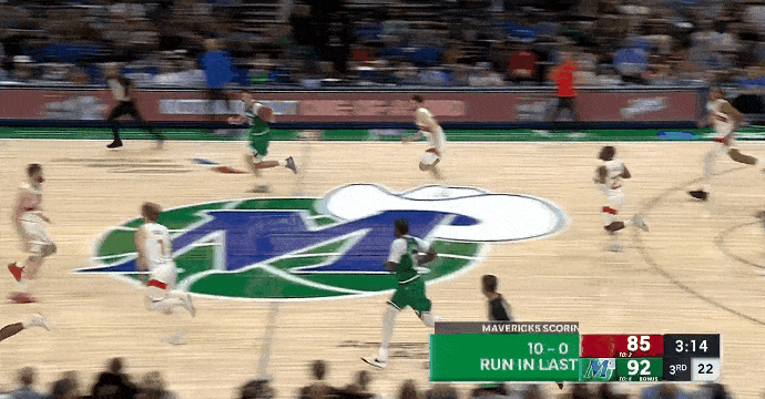 战斧劈扣！弗拉格展现状元之威！
在今天NBA常规赛独行侠对阵奇才的第三节比赛中，