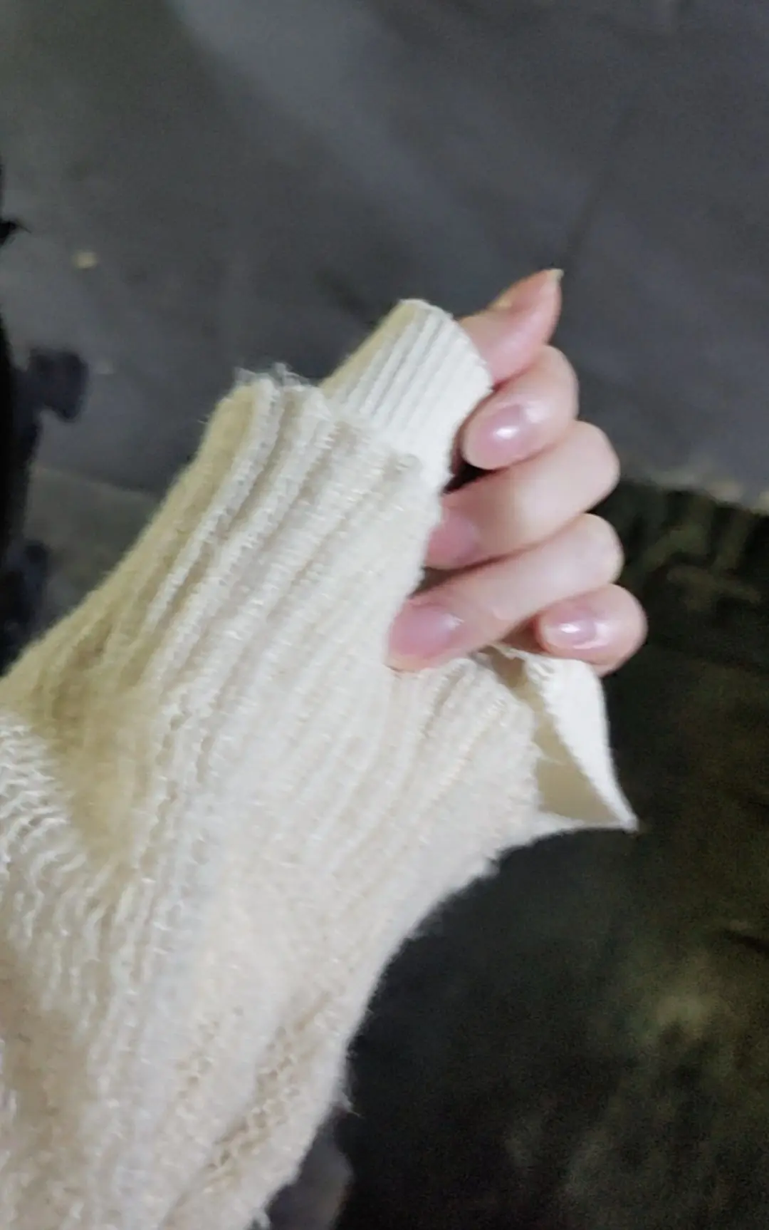 很讨厌走在路上被一些男的吹口哨以及用一种很恶心的眼神上下扫视