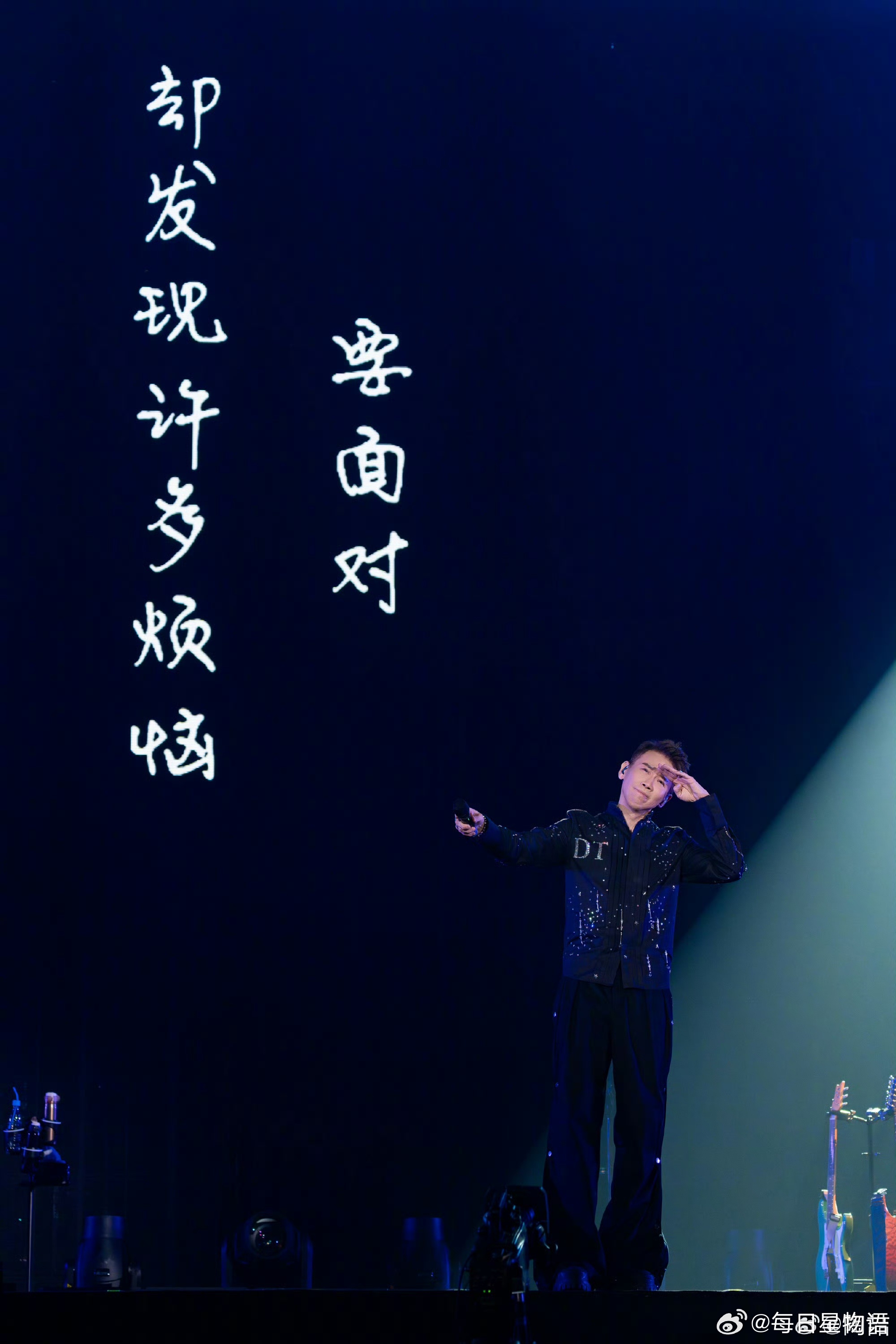 陶喆教父装 这套教父装造型真的封神了！去年这套衣服的环节中间也有过其他造型，但歌