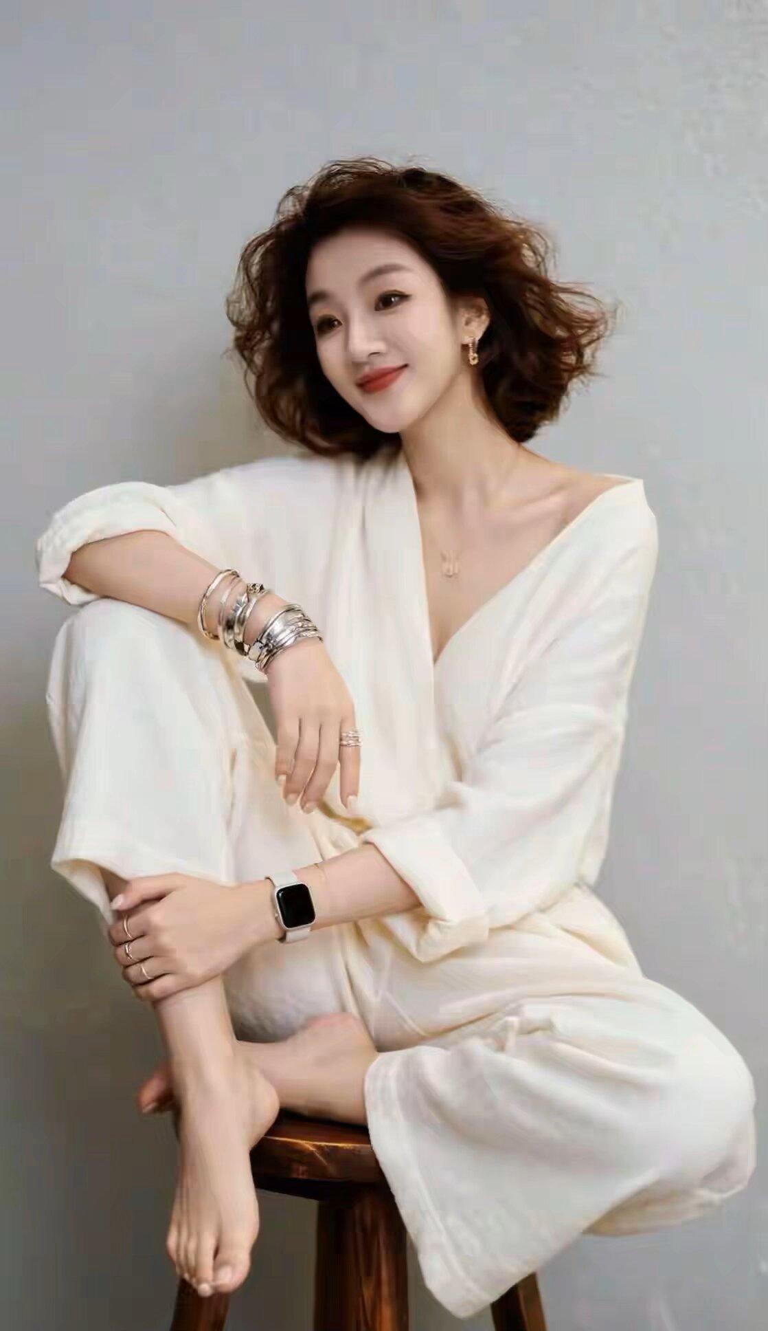 做一个有趣的人， 如果很难的话， 那就做一个识趣的人。