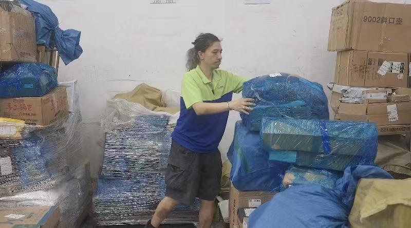 谁说香港没有包邮？这一次香港人终于也可以享受到和内地网友一样的快递服务了！


