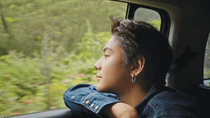 点开丁真的田野坐标 万物有灵，皆是自然的礼物。麦穗低头，是土地的回应；火候成形，